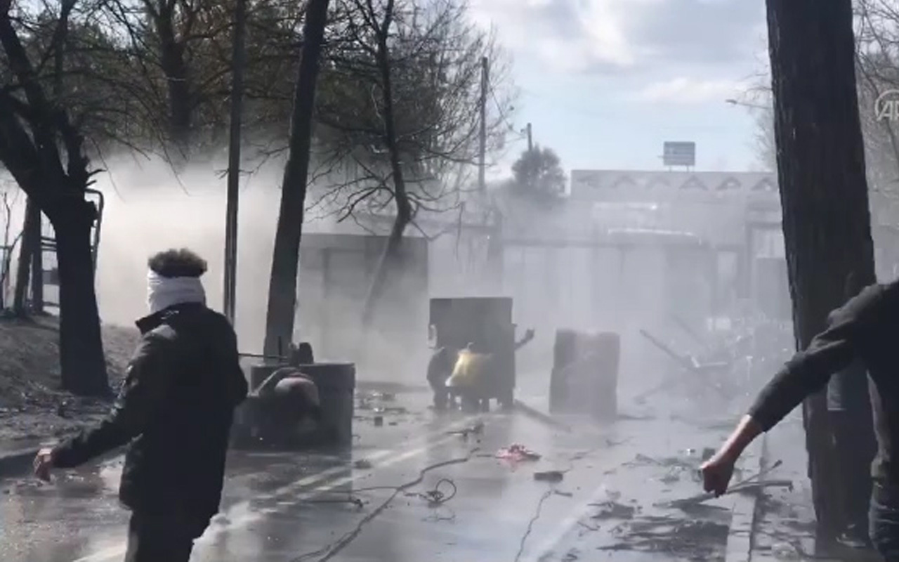 Yunanistan güvenlik güçleri mültecilere vahşette bir adım daha öteye gittiler