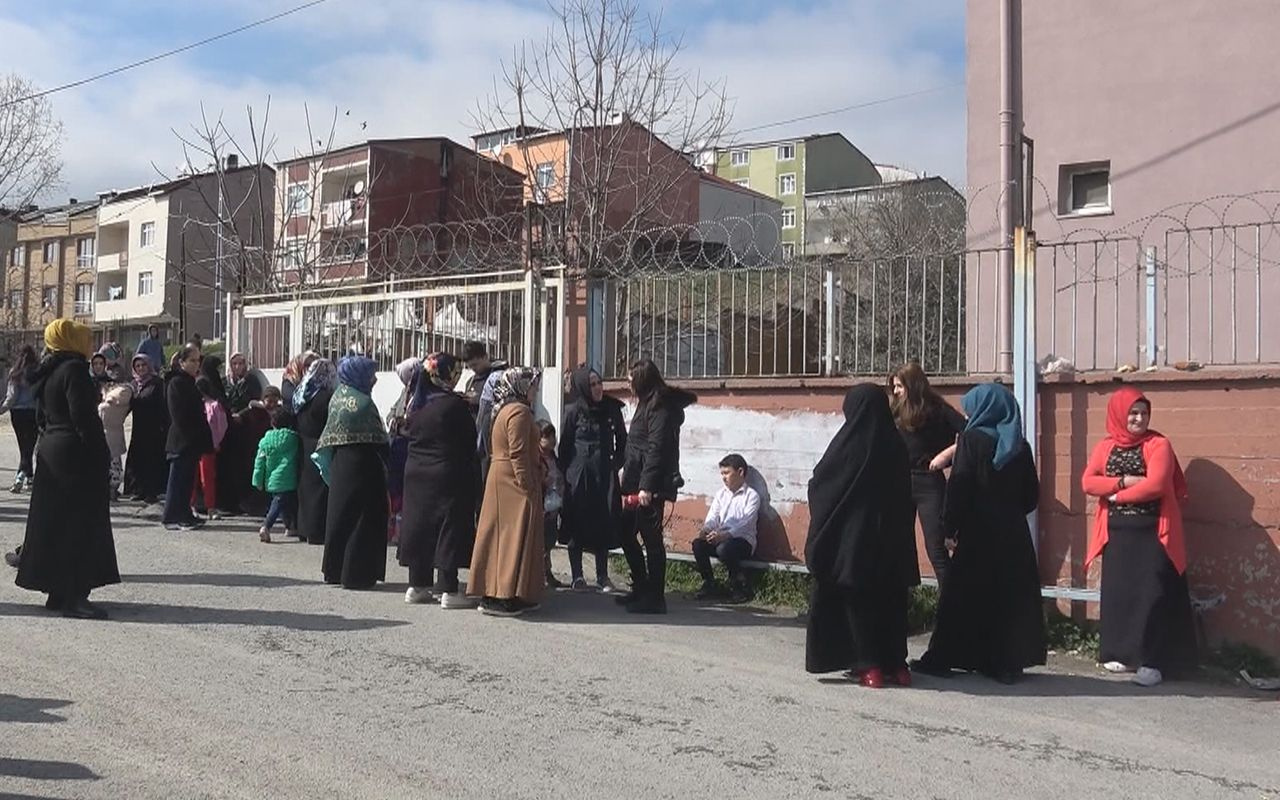 İstanbul Arnavutköy'de öğretmeni açığa aldıran kitap