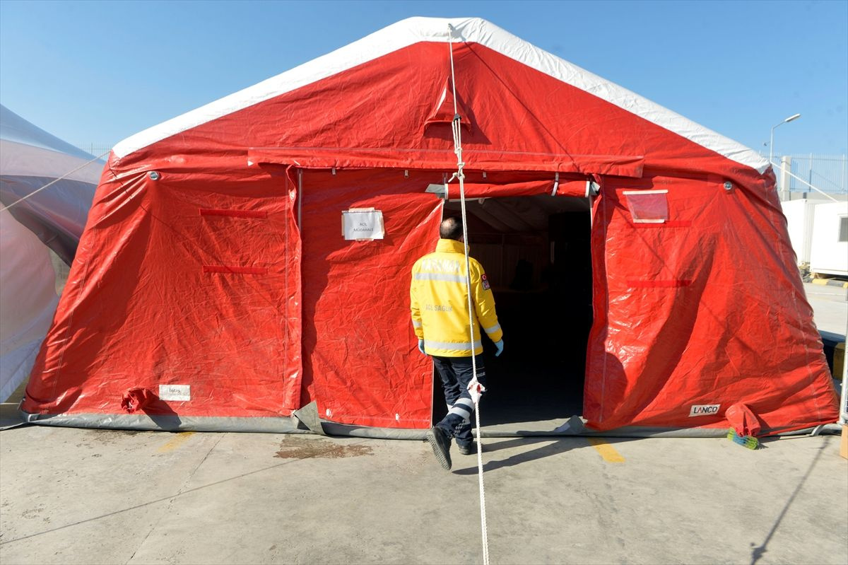 81 ile gönderildi! Türkiye koronavirüsüne hazırlanıyor çadırlar kuruluyor