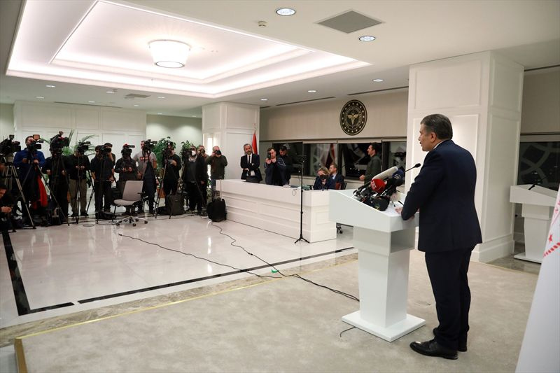 Türkiye coronavirüs çıktı! Sağlık Bakanı Fahrettin Koca detayını açıkladı
