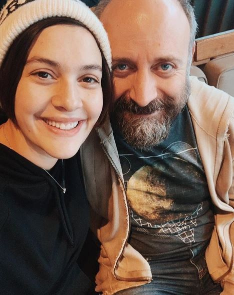 Bergüzar Korel ve Halit Ergenç'ten takdire şayan hareket! Örnek davranış