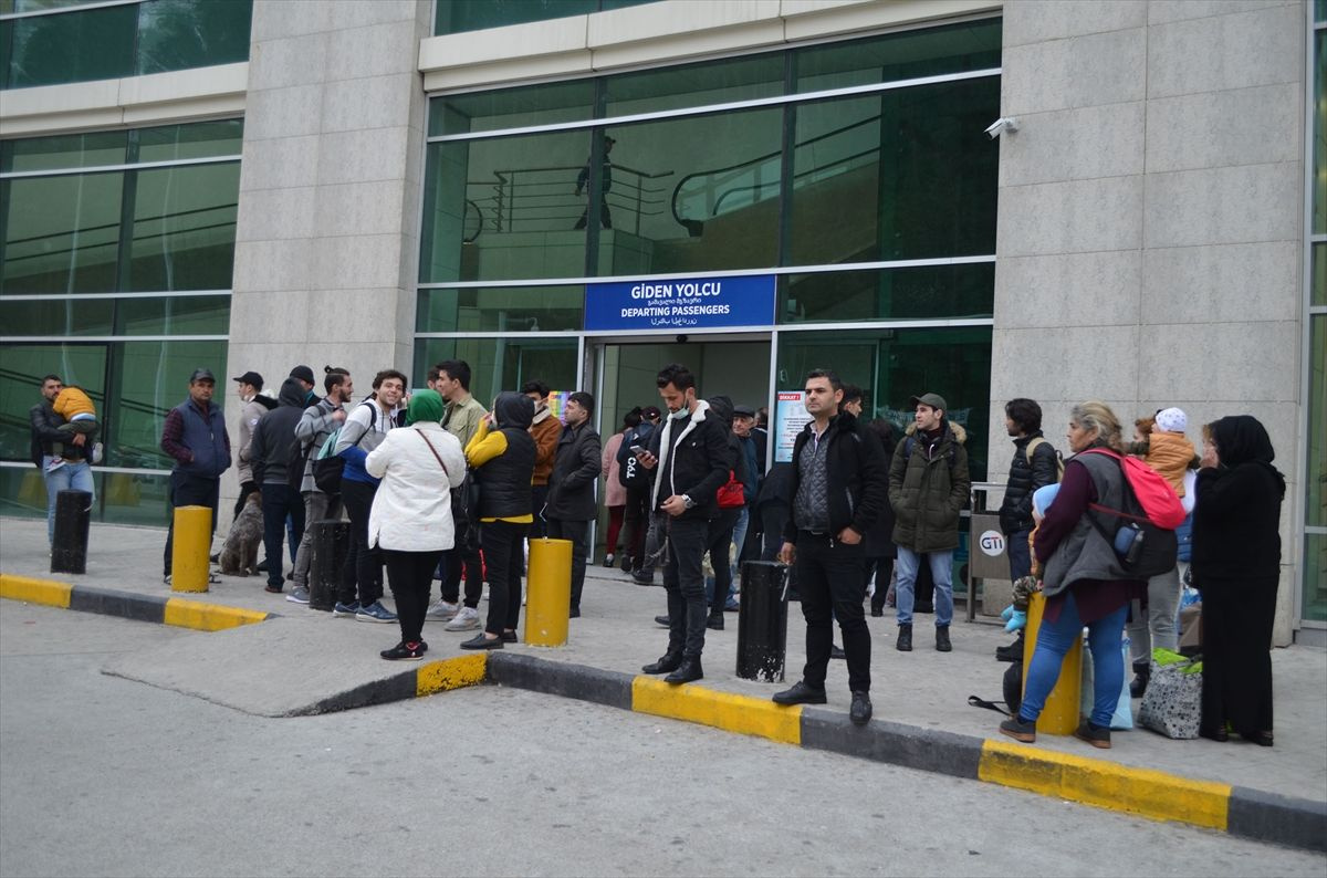 Sarp Sınır Kapısı yolcu trafiğine kapatıldı