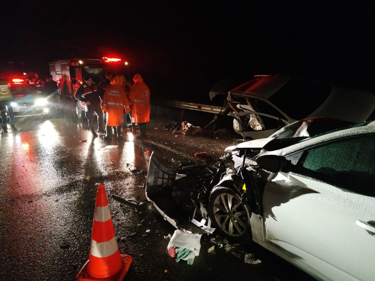 Sinop'ta iki otomobil çarpıştı 4 ölü 6 yaralı