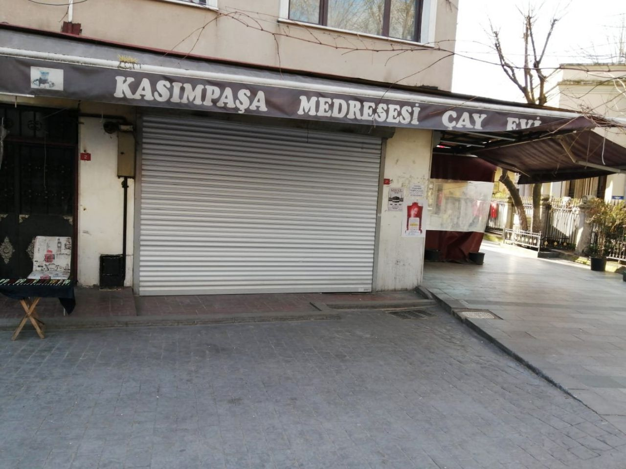 Korona virüsü nedeniyle kafeler kepenk kapattı İstanbul bomboş kaldı
