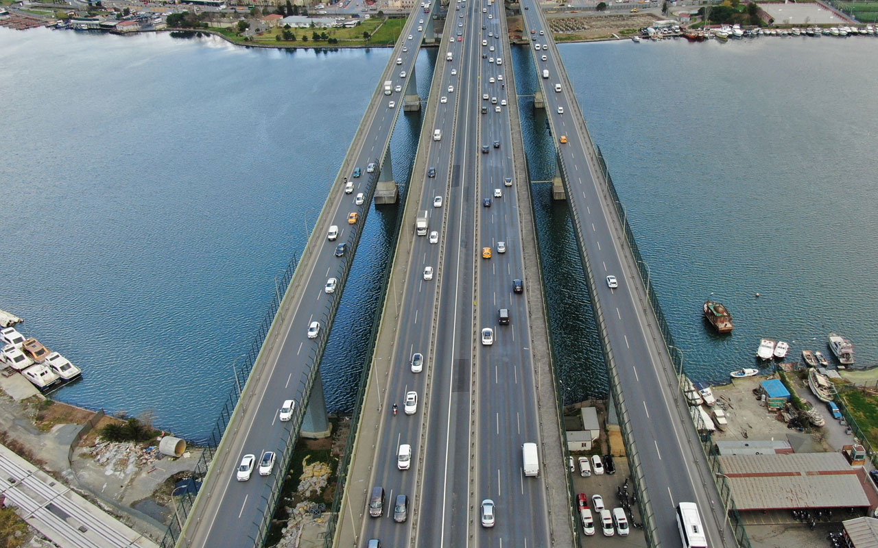 İstanbul trafiğine "korona virüs" etkisi drone ile görüntülendi