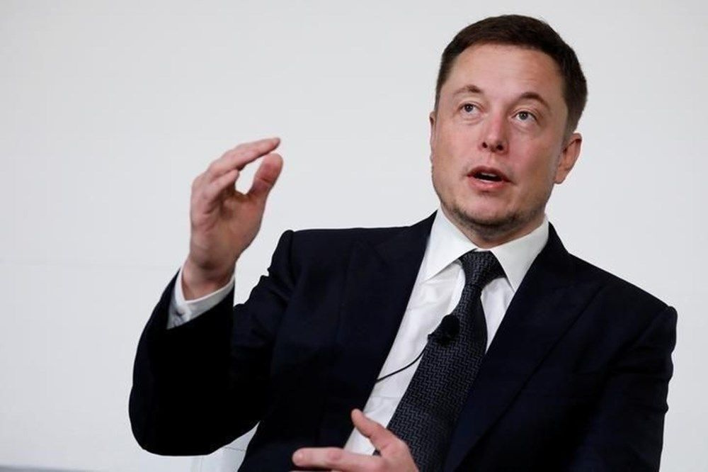 Koronavirüs paniği aptalca diyen Elon Musk geri adım atmaya devam ediyor