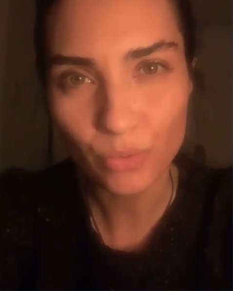 Tuba Büyüküstün evde kalanlar için müjdeyi işte böyle duyurdu