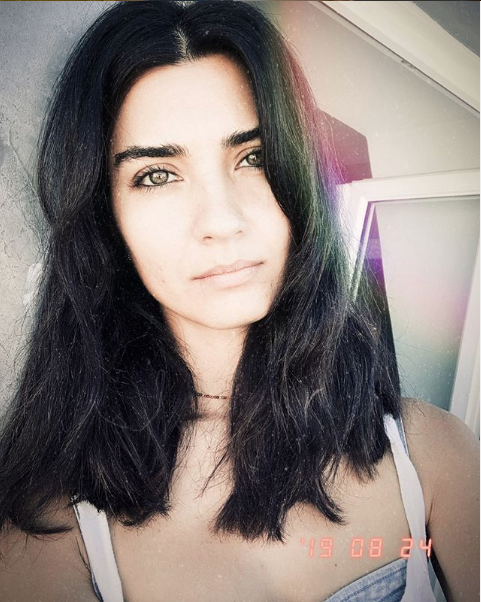 Tuba Büyüküstün evde kalanlar için müjdeyi işte böyle duyurdu