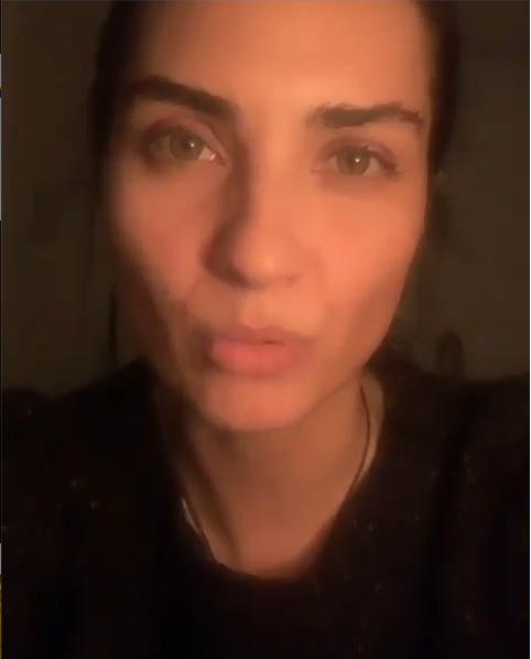 Tuba Büyüküstün evde kalanlar için müjdeyi işte böyle duyurdu