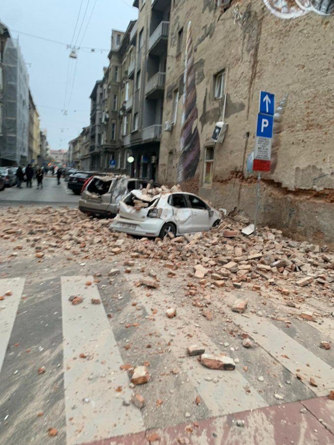 Hırvatistan'da şiddetli deprem! Çok sayıda bina yıkıldı ilk görüntüler dehşet verici
