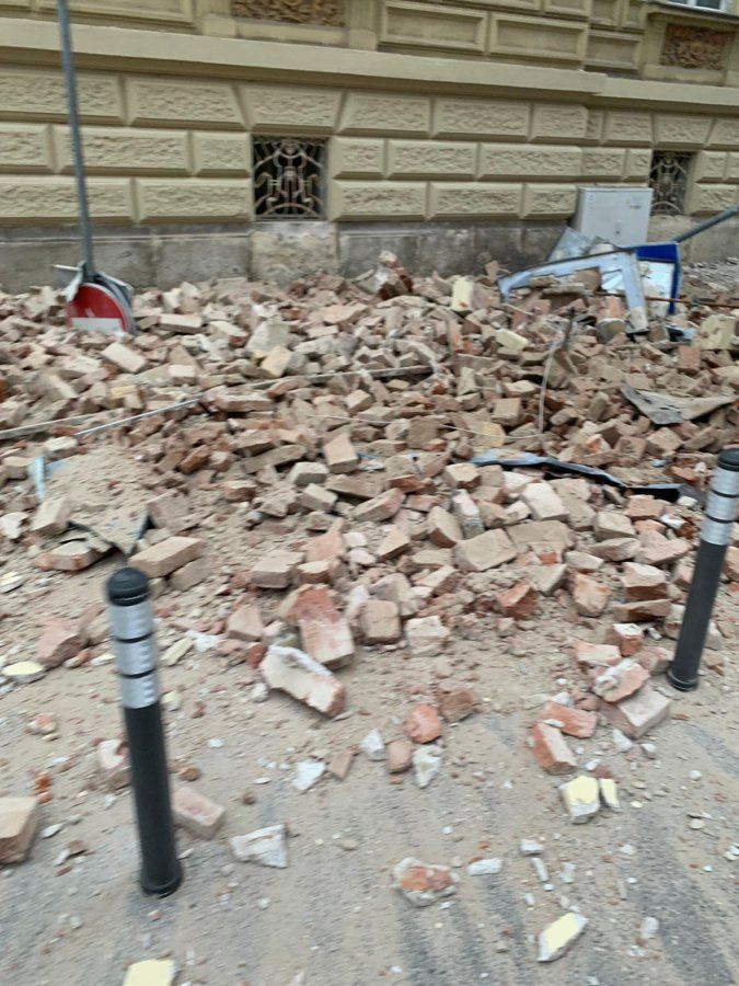 Hırvatistan'da şiddetli deprem! Çok sayıda bina yıkıldı ilk görüntüler dehşet verici