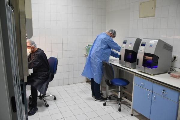 4 şehrin koronavirüs testleri Malatya'da yapılıyor işte o laboratuvardan görüntüler