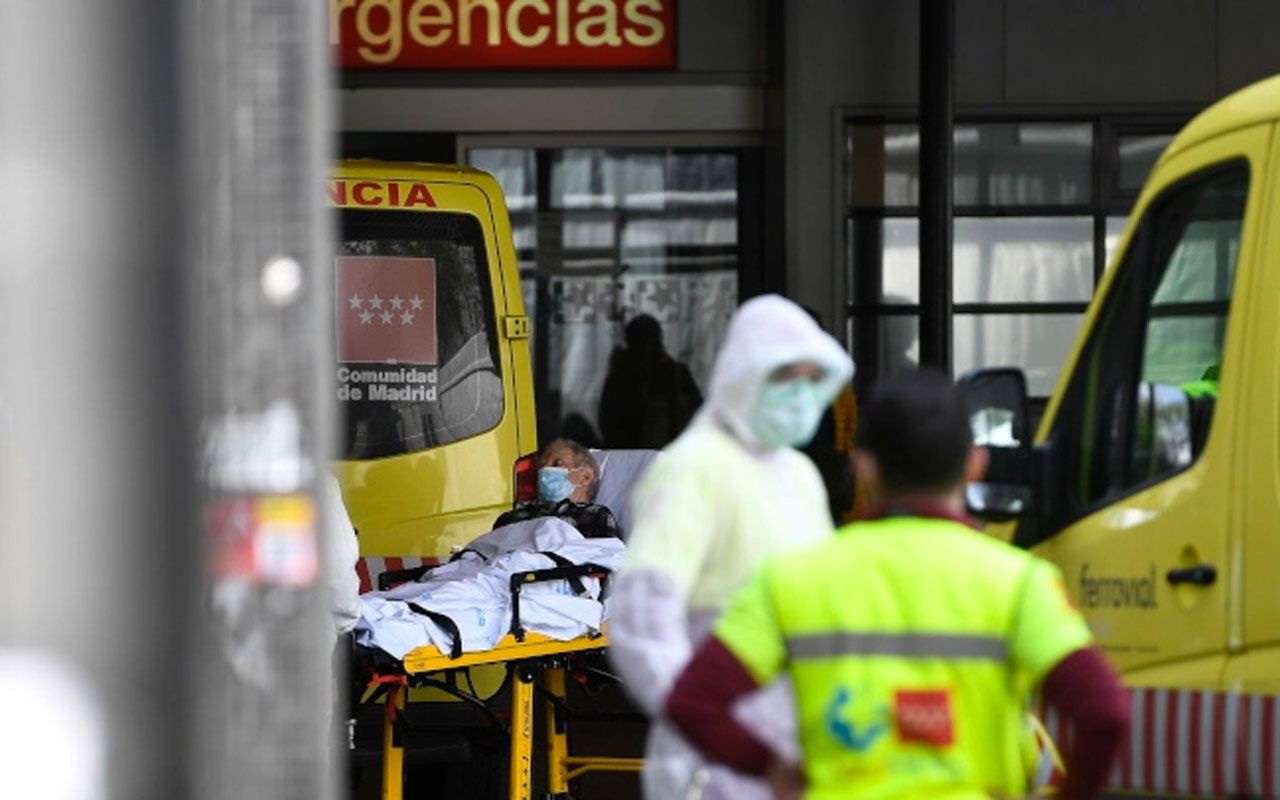 Ürkütücü İspanya'da yaşlılar evlerinde ölüyor İtalya hastaları gönderiyor