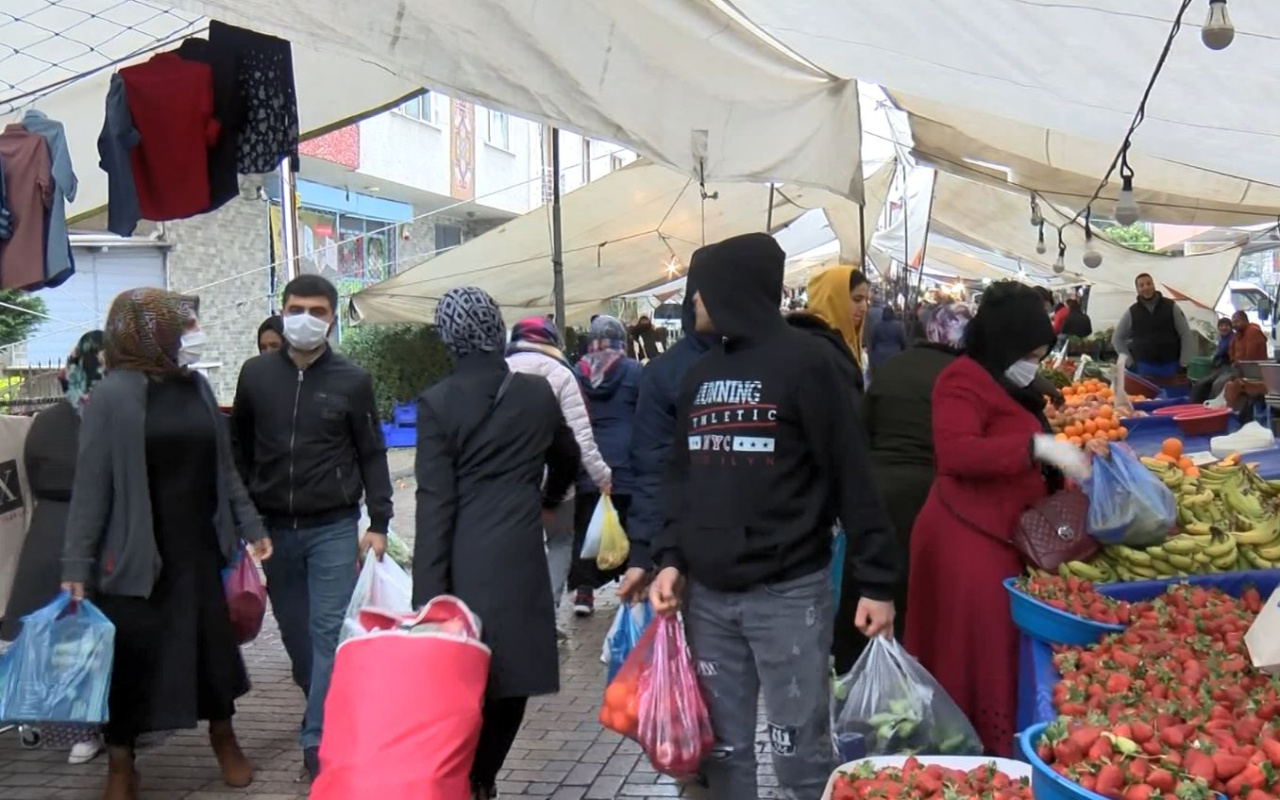 İstanbul Güngören'de semt pazarında koronavirüs tedbirlerine uyulmadı