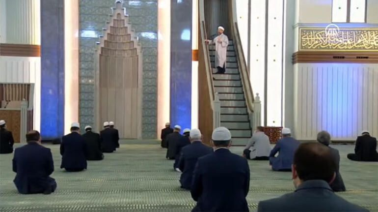 Beştepe Millet Camisi'nde Cuma Namazı kılındı diğer camilerde yine yasak