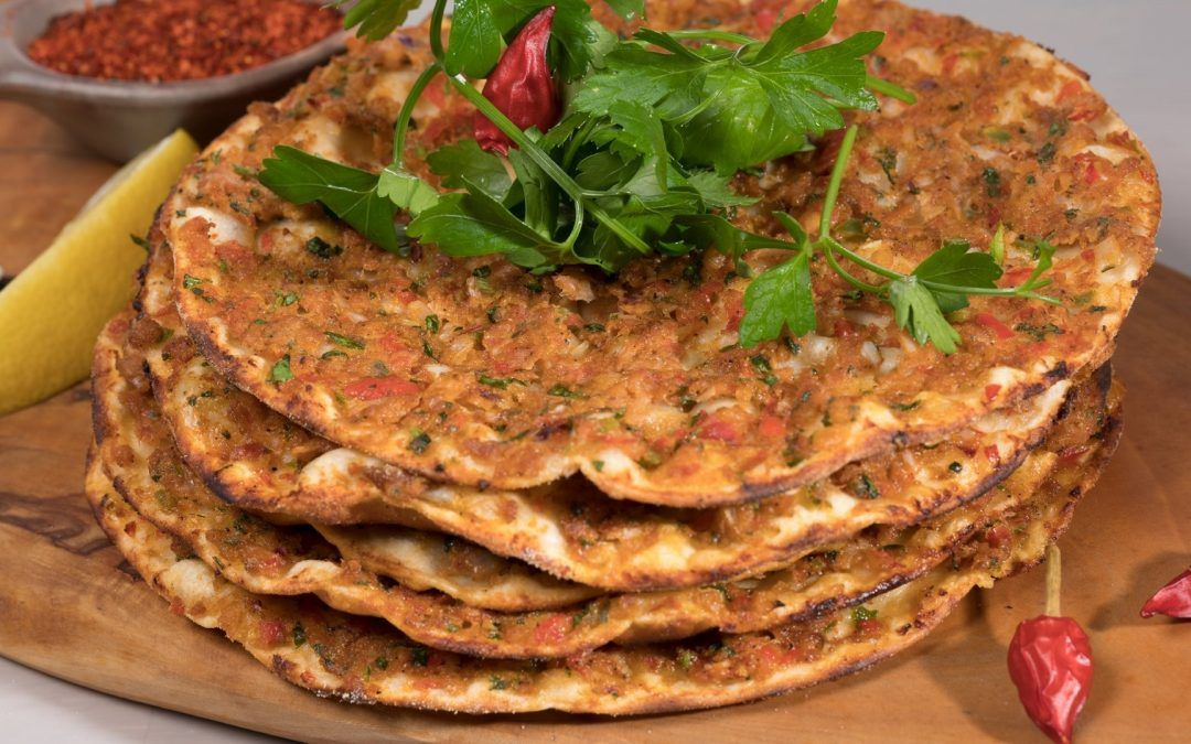 Evde kendi istediğiniz malzemelerle lahmacun yapımı!