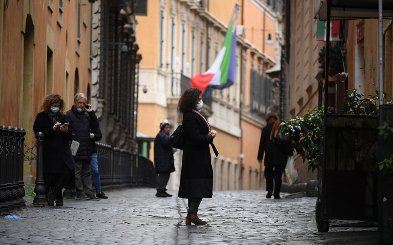 İtalya koronavirüs vakalarında 10 gün içinde düşüş bekliyor