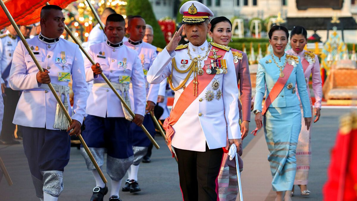 Tayland Kralı Maha Vaji­ra­long­korn Covid-19 nedeniyle otel kapattı!