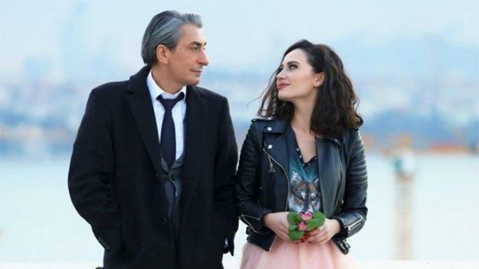 ATV Gel Dese Aşk oyuncusu Erkan Petekkaya'ya Elçin Sangu'dan sert tepki