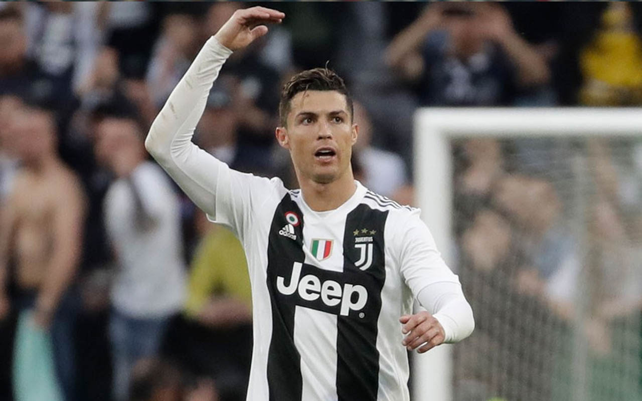 Cristiano Ronaldo'dan aileli 'Evde kal' çağrısı