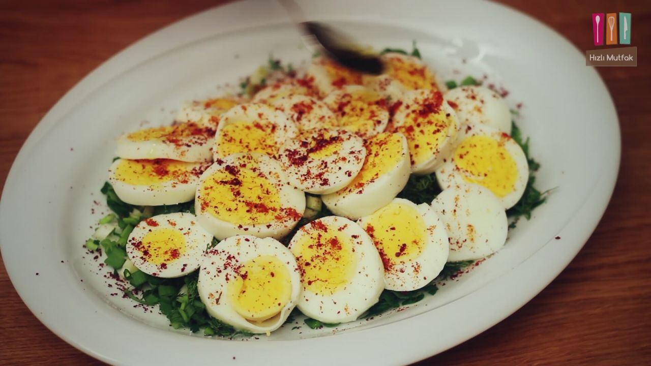 Kahvaltı için farklı bir alternatif yumurta salatası!