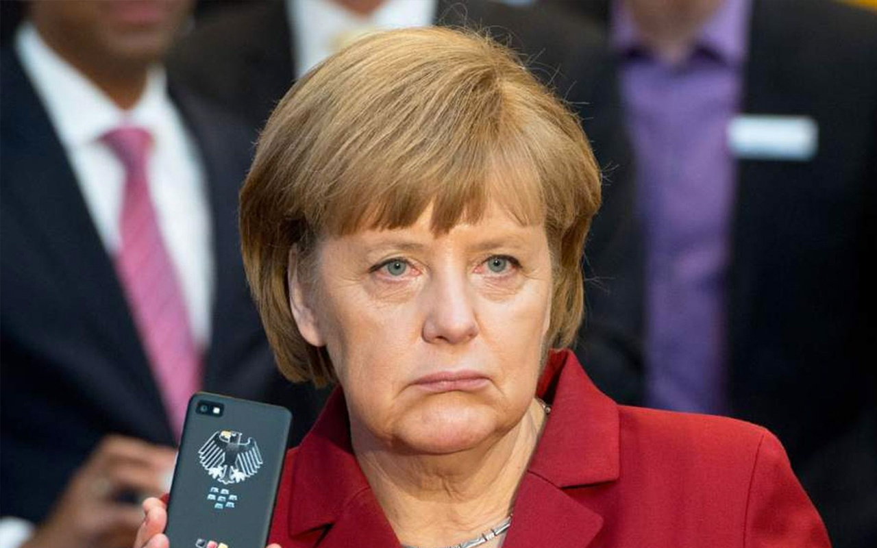 Şaka sandı telefonu Merkel'in yüzüne kapattı
