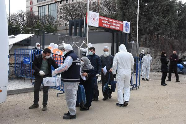 Koronavirüsü pozitif çıkan umreciler hastanede