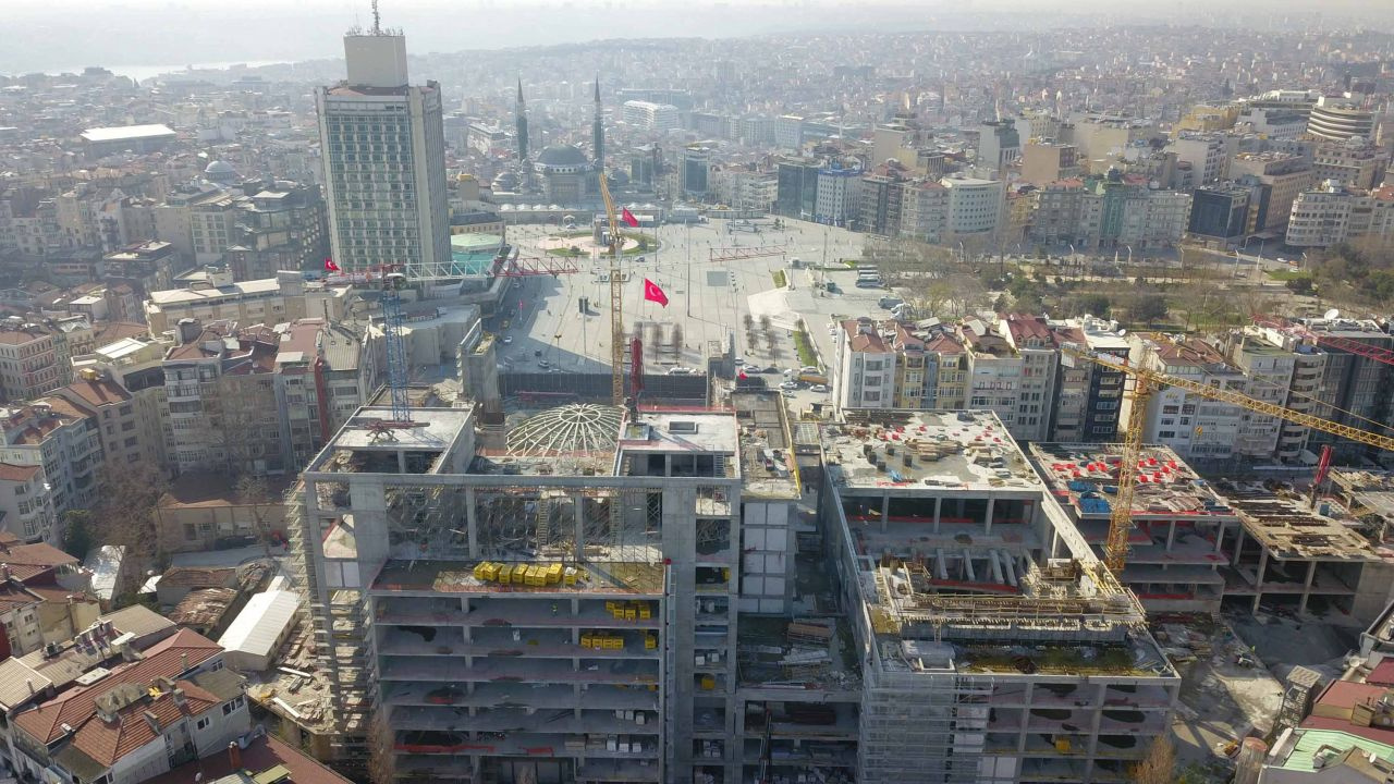 Taksim'deki Atatürk Kültür Merkezi'nin oditoryumu kendini gösterdi