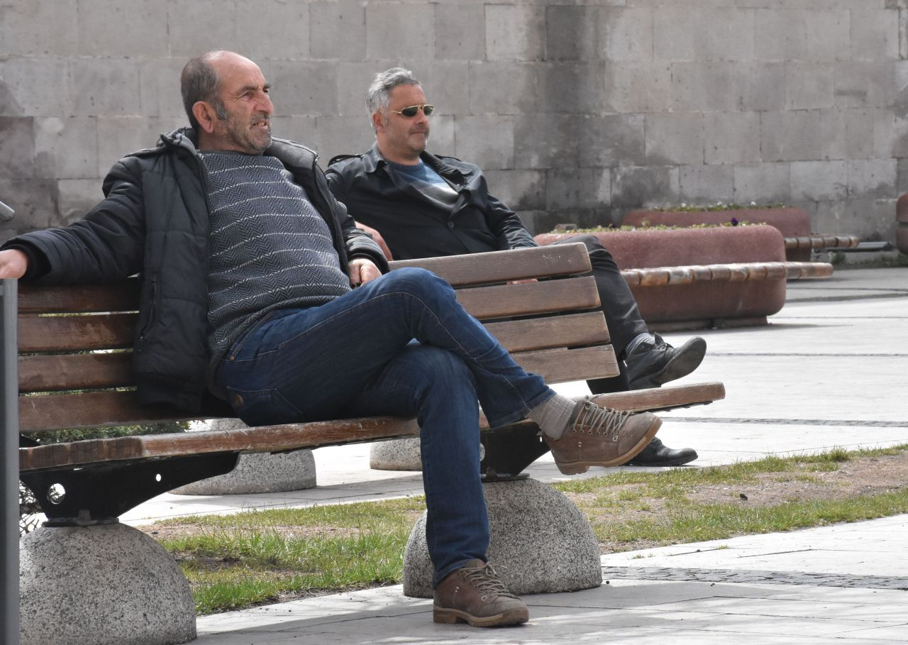 Sivas'ta vatandaşlar Corona virüsü aldırmadan sokakları doldurdu