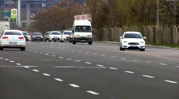 Ankara'da koronavirüs denetiminden böyle kaçtılar onlarca araç trafikte ters yöne girdi