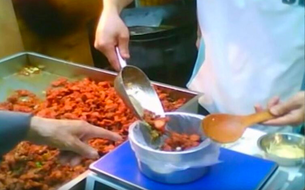 Çin'de köpek eti satan restoranın sahibinden kan donduran itirafları!