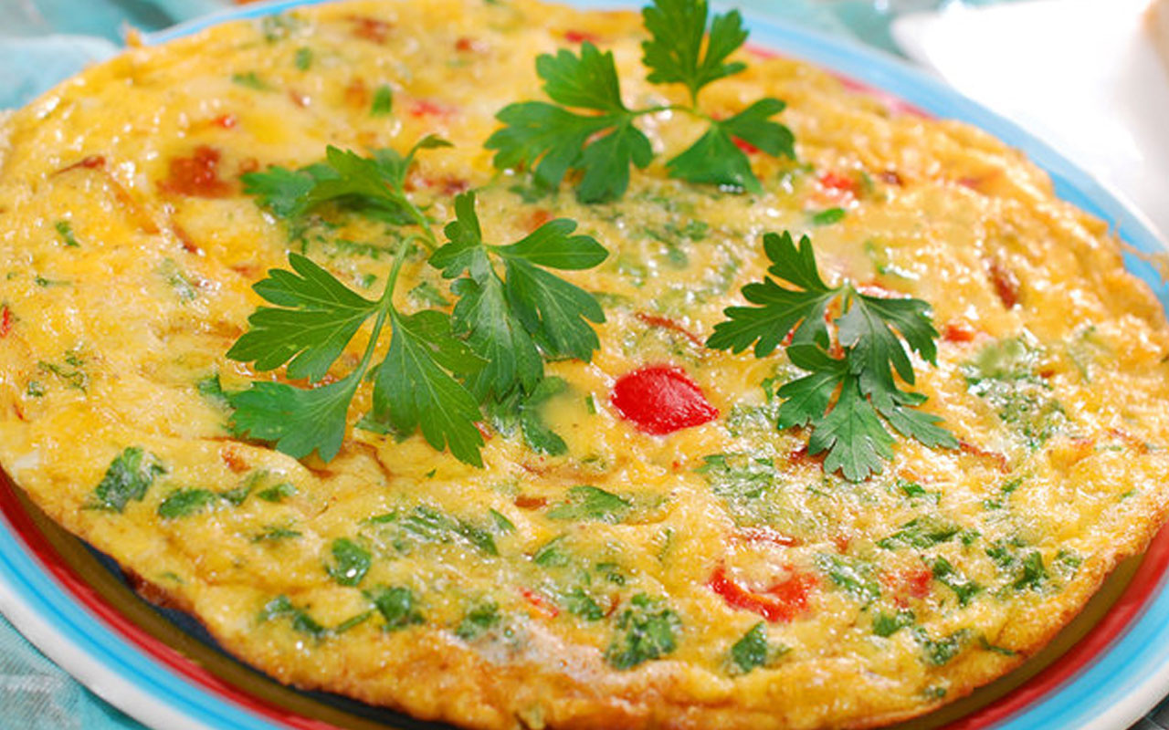 Sebzeli omlet yapımı kahvaltıların sağlıklı lezzeti!