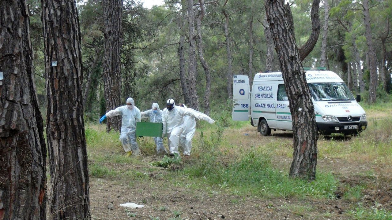 Antalya'da koronavirüslü genç böyle toprağa verildi sarsıcı görüntüler