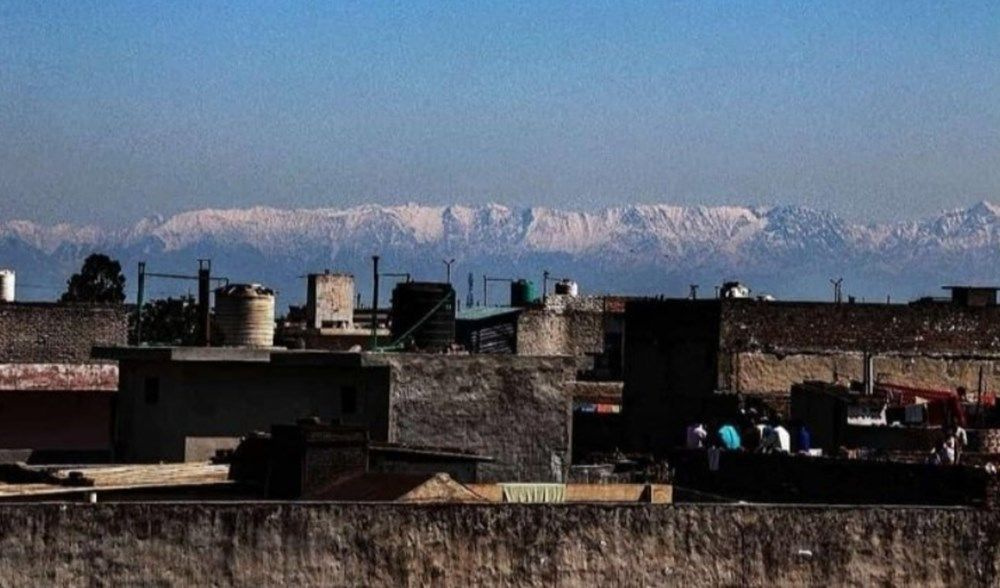 Himalayalar karantinanın hava kirliliğini azalttığı Hindistan’dan 30 yıl sonra tekrar görüldü