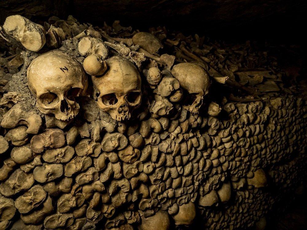 Dünyanın en korkutucu yerlerinden biri olan Paris Yeraltı Mezarlığı'nı görmeye hazır mısınız?