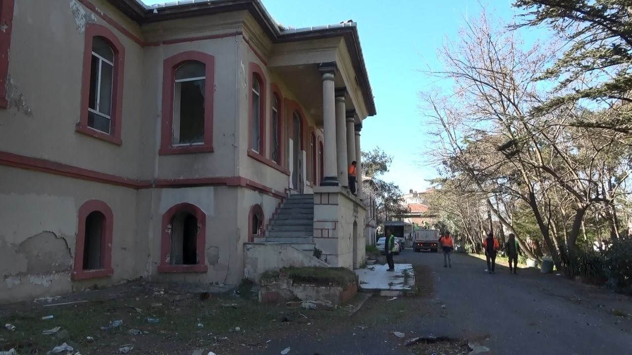 İstanbul'daki tarihi Hadımköy Askeri Hastanesi salgın hastanesi oluyor