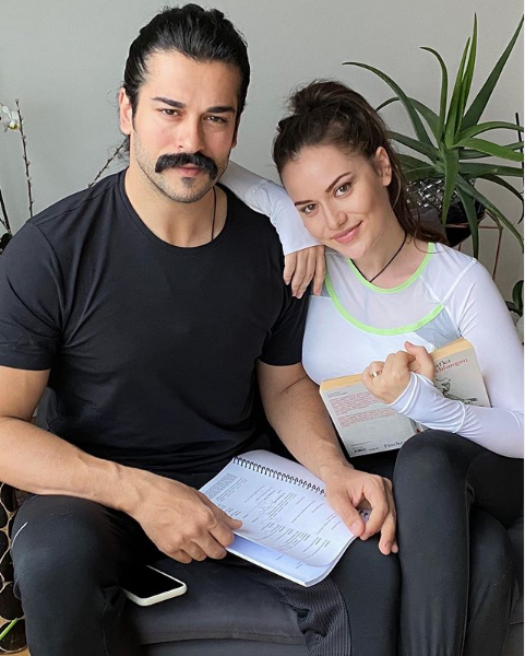 Fahriye Evcen'in karantina paylaşımı olay oldu iki yerden birden paylaştı