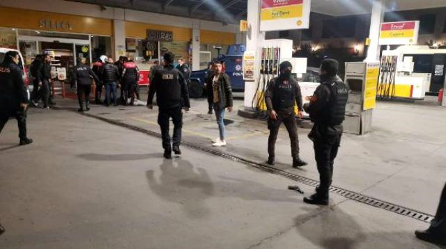 Beyoğlu'nda yol kontrolü yapan polislere ateş açıldı