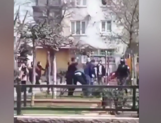 Olayın adresi Küçükçekmece! Sokağa çıkma yasağına uymayan grup polise saldırdı