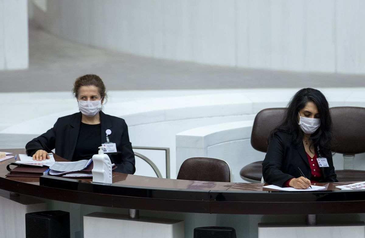 Meclis'te milletvekilleri bir günde 6 bin maske harcıyor