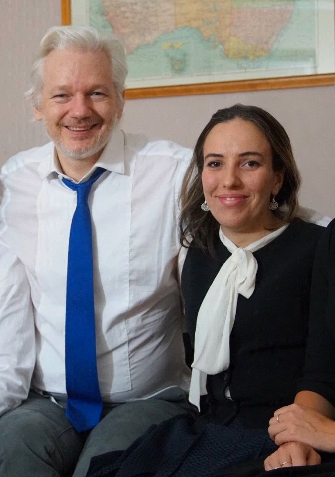 Wikileaks'in kurucusu Assange Ekvator Büyükelçiliği'nde saklanırken 2 çocuk yapmış!