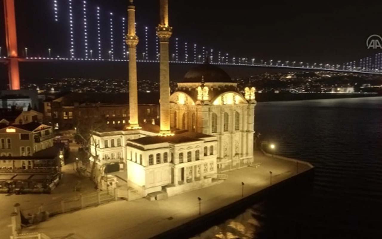 İstanbul'un tarihi yerleri sessizliğe büründü