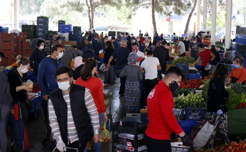 Zonguldak'ta yasak sonrası pazar yerinden korkutan görüntüler