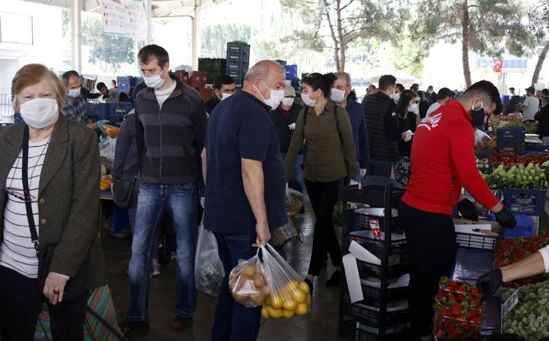 Zonguldak'ta yasak sonrası pazar yerinden korkutan görüntüler