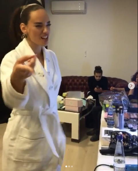 Seda Bakan Hadise'nin şarkısında bornozla dans etti Instagram'ı salladı