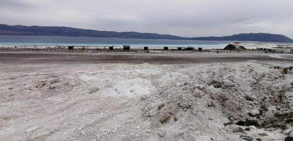 Salda Gölü'ndeki katliamdan geriye derin çukur ve lastik izleri kaldı