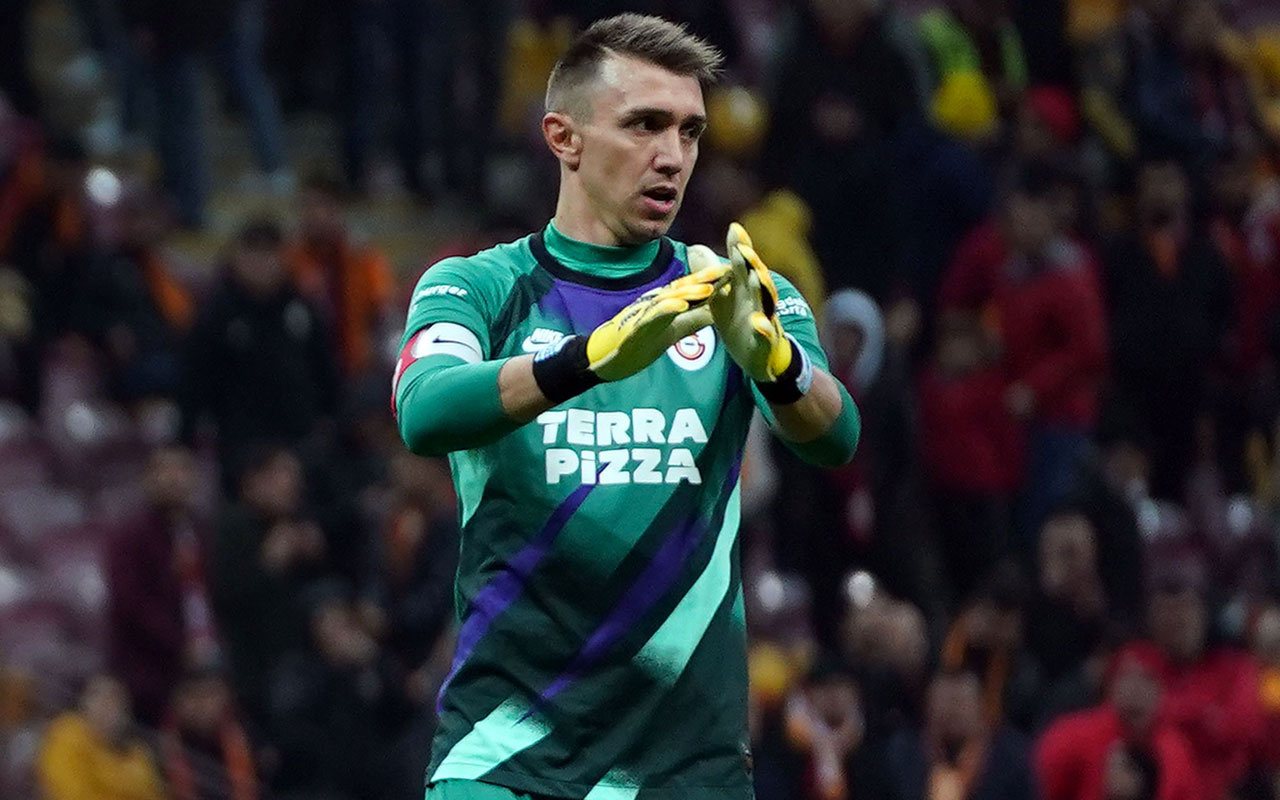 FIFA, Fernando Muslera'ya 4 maç ceza verdi