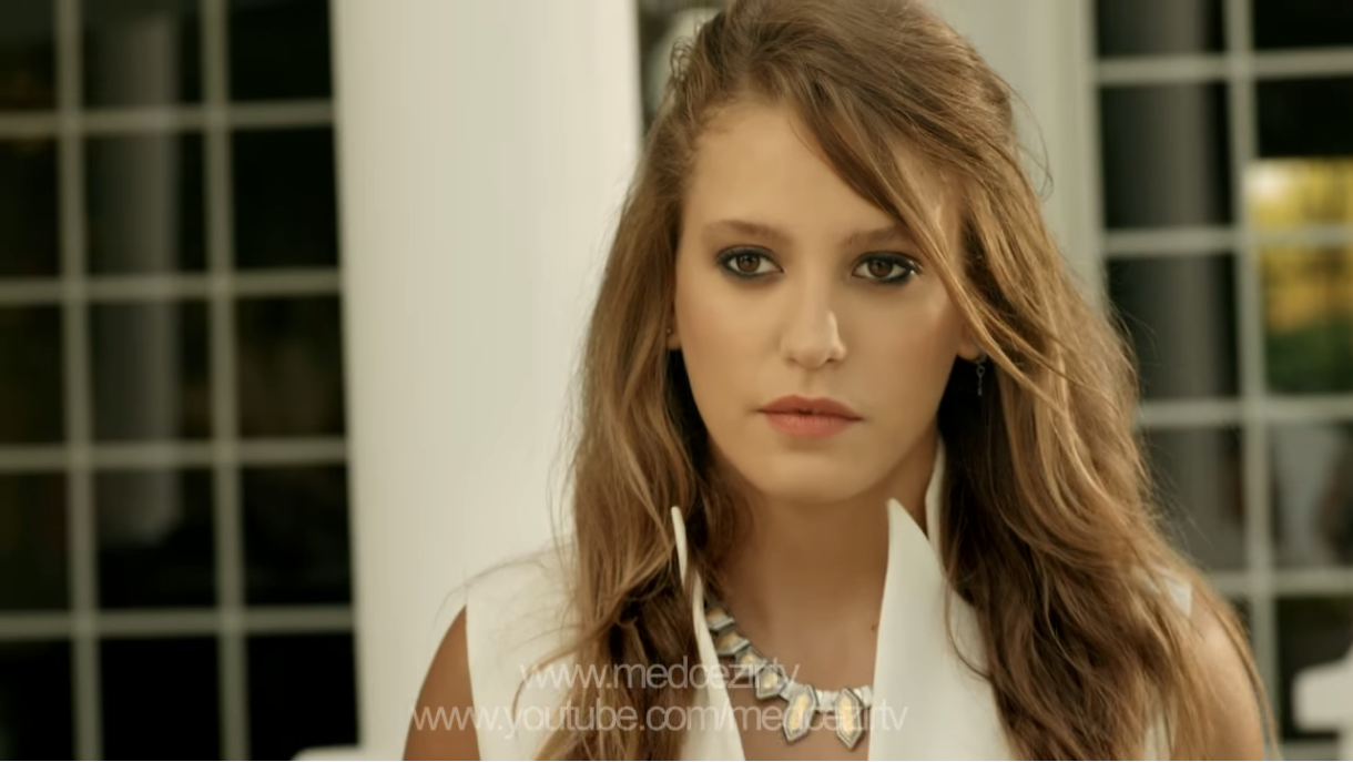 Star TV'de Medcezir rüzgarı esecek Serenay Sarıkaya Instagram'dan duyurdu