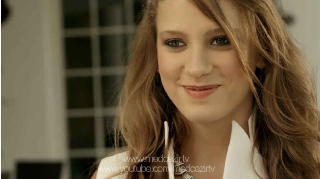 Star TV'de Medcezir rüzgarı esecek Serenay Sarıkaya Instagram'dan duyurdu