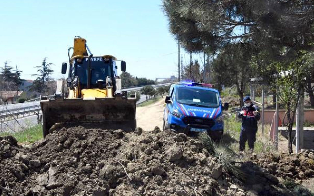 Tekirdağ'dan İstanbul'a giden ara yollar toprak yığınları ile kapatılıyor